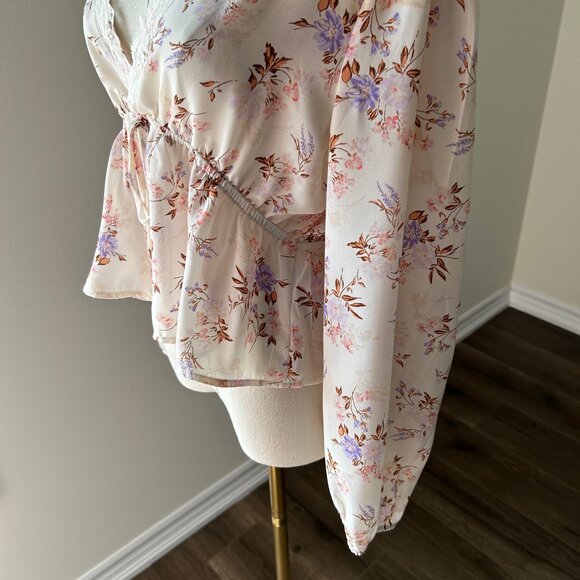 NWOT Large White Long Sleeve Plunge V-Neck Floral Peplum Puff Sleeve Blouse - Picture 6 of 16